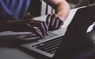 足坛悲喜夜，拜仁2:2被汉堡逼平，切尔西让二追三，阿森纳4:0大胜